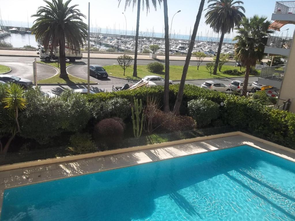 Appartement Front de Mer avec Piscine 61 Porte de France, 06500 Menton