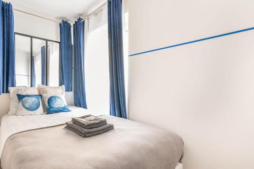 Appartement grand bleu situé dans Paris centre 8éme arrondissement