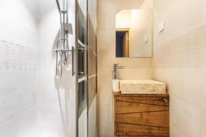 Appartement grand bleu situé dans Paris centre 8éme arrondissement