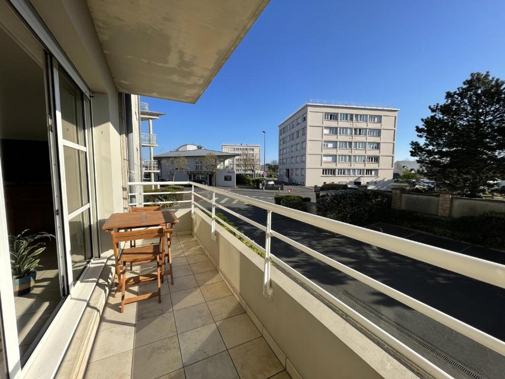 Appartement Appartement Granville, 2 pièces, 2 personnes - FR-1-361-369 10 Rue du Port de Jaff Résidence Les Falaises d'Hacqueville Bât \ 50400 Granville