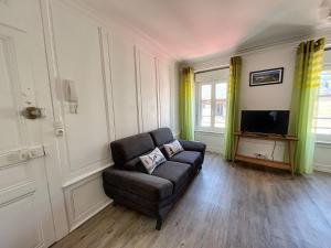 Appartement Appartement Granville, 2 pièces, 2 personnes - FR-1-361-380 24 Rue St Sauveur 2ème étage 50400 Granville Normandie