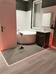 Appartement GRIS - LOVE SUITE - BALNEO-JACCUZI