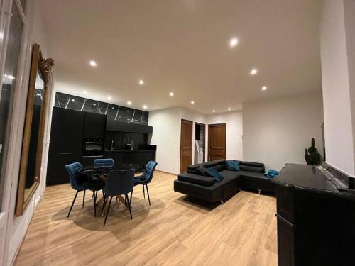 Appartement Haussmannien a 200m des Halles.