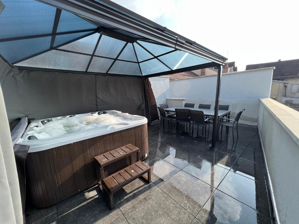 Appartement Appartement haut de gamme avec Jacuzzi Champagnole 21 Rue Clemenceau 39300 Champagnole