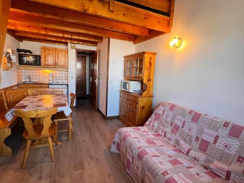 Appartement Hauteluce, 2 pièces, 6 personnes - FR-1-293-95