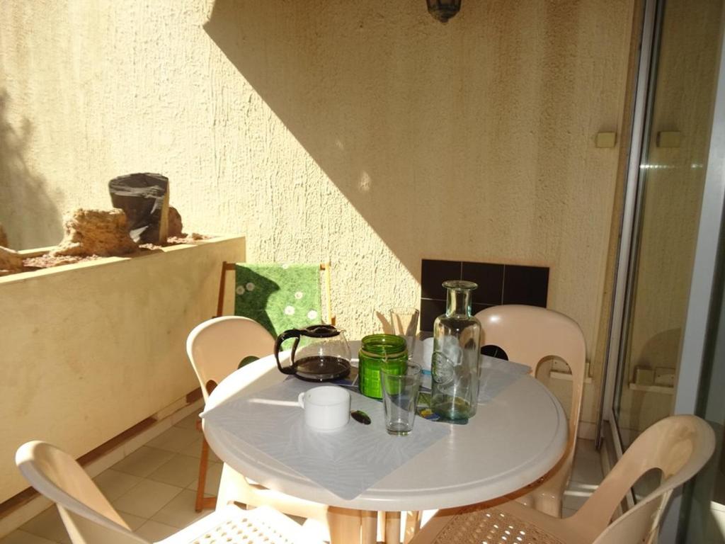 Appartement Appartement Hyères, 2 pièces, 4 personnes - FR-1-335-159 les jardins du Port bat B 1er étage lot 13 748 BD DE LA MARINE 83400 Hyères