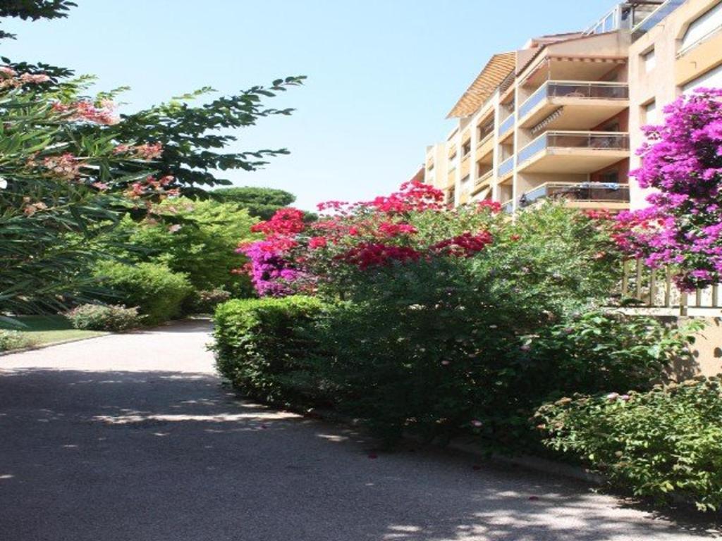 Appartement Appartement Hyères, 2 pièces, 4 personnes - FR-1-335-79 RÃ©sidence Les Regates  B 120 - 1, Avenue StÃ©phen Liegeard - 83400 Hyères