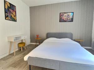 APPARTEMENT HYPER CENTRE TOUT CONFORT POP ART