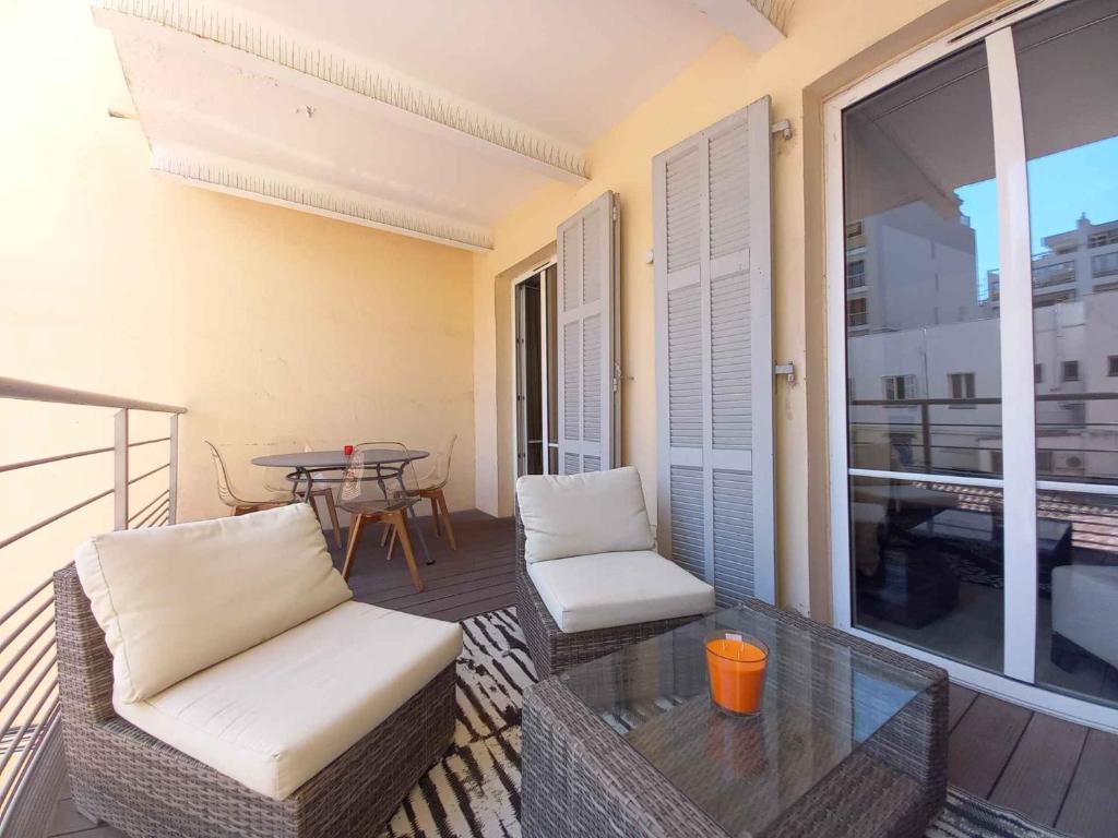 Appartement APPARTEMENT HYPERCENTRE MODERNE 2 CHAMBRES 152 Rue d'Antibes 06400 Cannes