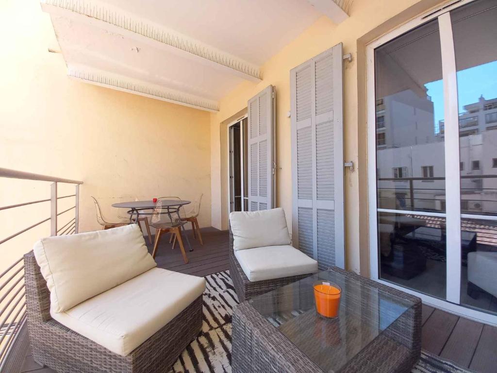 APPARTEMENT HYPERCENTRE MODERNE 2 CHAMBRES 152 Rue d'Antibes, 06400 Cannes
