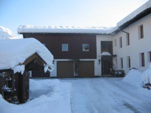 Appartement im Souterrain mit Terrasse