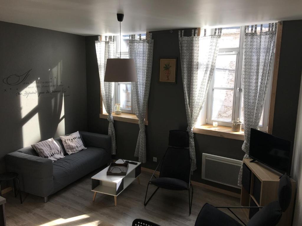 Appartement impeccable en centre ville 17 Rue du Puits, 08600 Givet