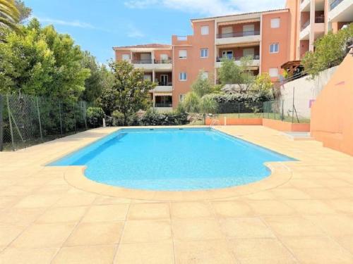 Appartement Imperia St Raphaël, au calme, vue piscine, climatisé