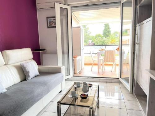 Appartement Imperia St Raphaël, au calme, vue piscine, climatisé