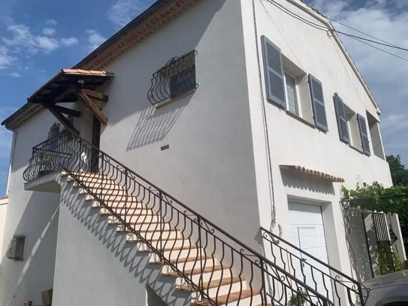 Appartement indépendant dans villa, entre Fréjus et StRaphaël 1284 Avenue Henri Giraud, 83600 Fréjus