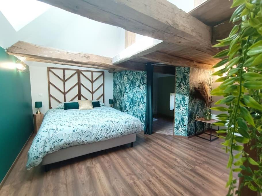 Appartement Appartement indépendant La tour des Tuileries 8 Rue des Écoles 88600 Aydoilles
