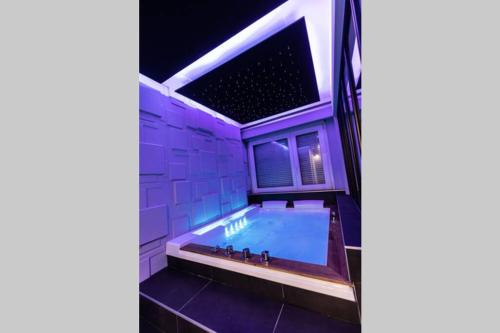 Appartement-jacuzzi / love room à 800m du centre
