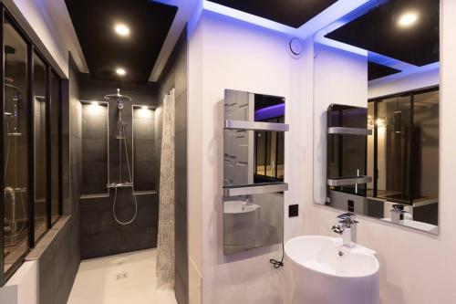 Appartement-jacuzzi / love room à 800m du centre