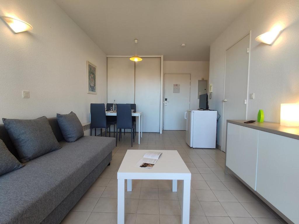 Appartement Appartement Juan les Pins, 2 pièces, 4 personnes - FR-1-252-164 55 avenue de Cannes 06160 Antibes