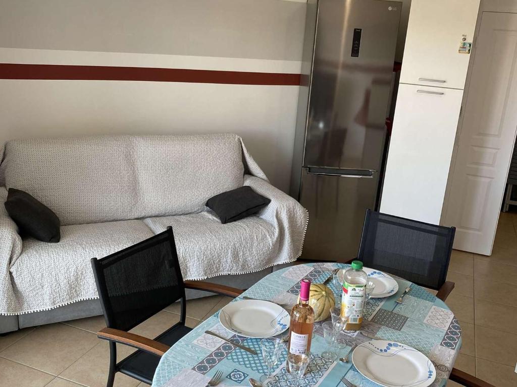 Appartement Appartement Juan les Pins, 3 pièces, 4 personnes - FR-1-252-184 144 boulevard raymond poincaret 06160 Antibes