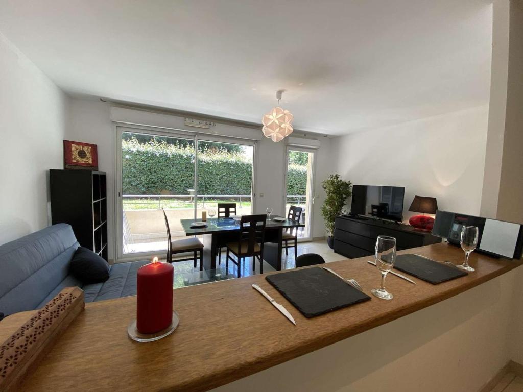 Appartement Juan les Pins, 3 pièces, 6 personnes - FR-1-252-171 81 boulevard Wilson, 06160 Antibes