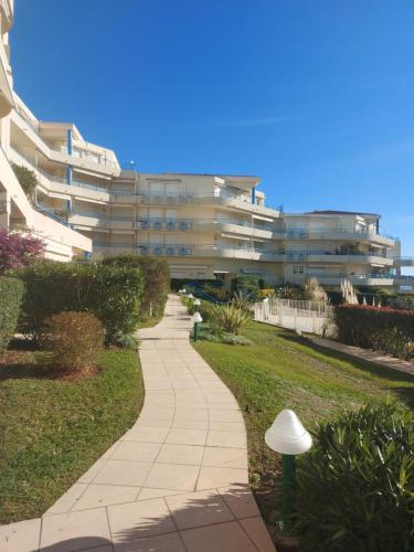 Appartement Juan-les-Pins antibes piscine et mer a 200m