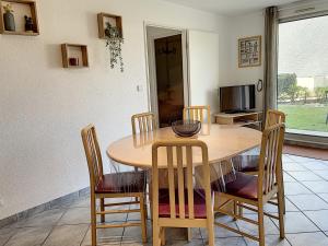 Appartement Appartement Jullouville, 2 pièces, 4 personnes - FR-1-361-14 Avenue Des Dunes - RÃ©sidence De La Plage Bat E Apt NÂ°5 - 50610 Jullouville Normandie