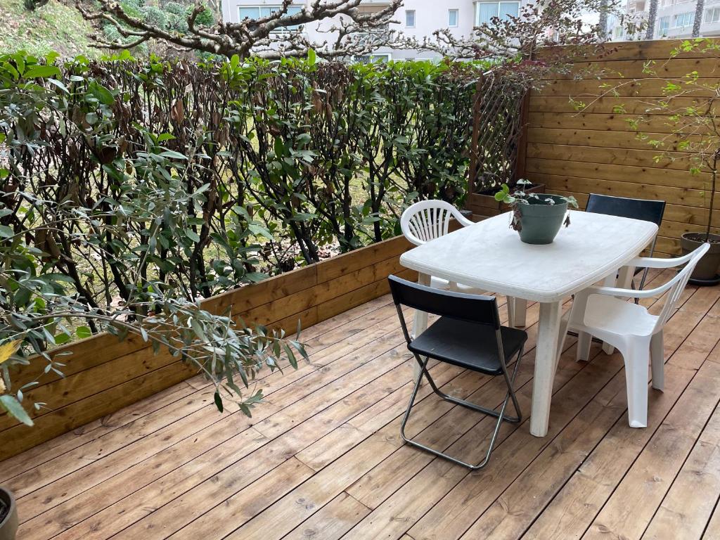 Appartement l’oasis tennis et piscine Rez de jardin 73 Avenue de Grasse, 06800 Cagnes-sur-Mer