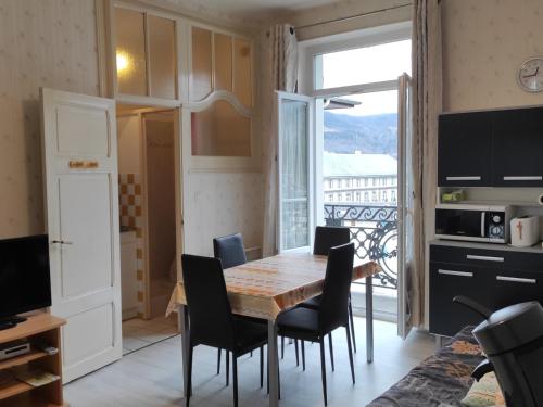 Appartement La Bourboule, 2 pièces, 2 personnes - FR-1-667-23
