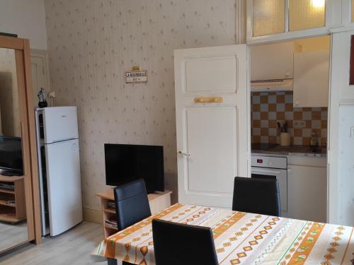 Appartement La Bourboule, 2 pièces, 2 personnes - FR-1-667-23