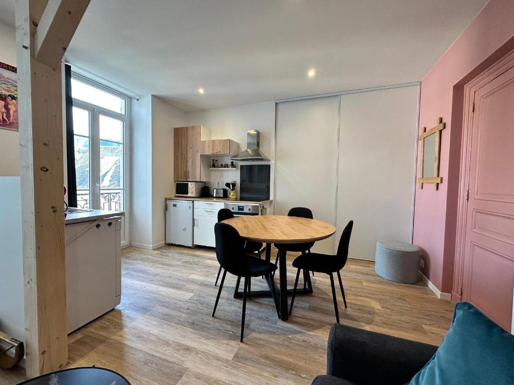 Appartement La Bourboule, 2 pièces, 4 personnes - FR-1-667-48 71 rue du docteur Chateau Premier étage - 85, 63150 La Bourboule