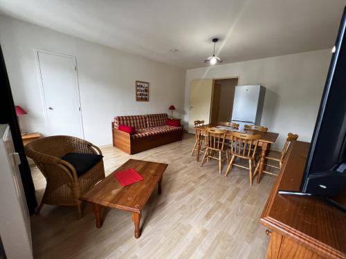 Appartement La Bourboule, 2 pièces, 5 personnes - FR-1-667-29