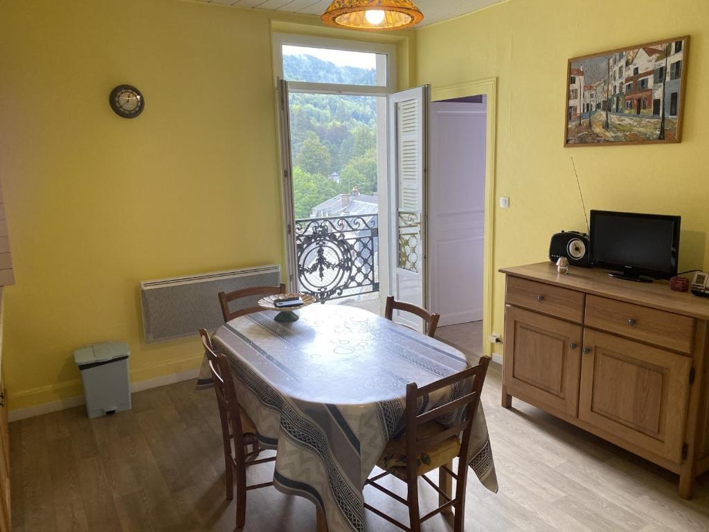 Appartement La Bourboule, 3 pièces, 4 personnes - FR-1-667-1 71 rue Docteur Chateau, 63150 La Bourboule
