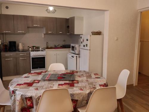 Appartement La Bourboule, 3 pièces, 4 personnes - FR-1-667-18