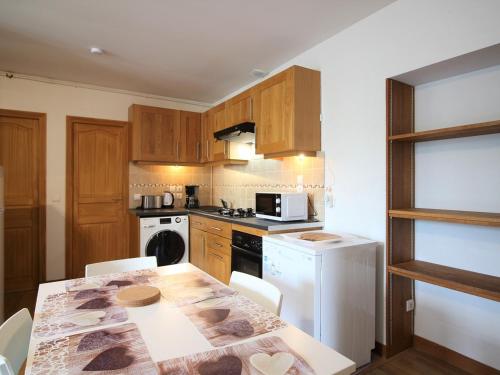 Appartement La Bourboule, 3 pièces, 5 personnes - FR-1-608-14
