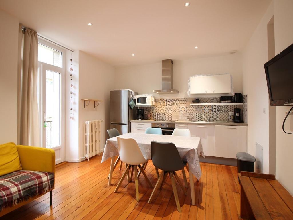 Appartement La Bourboule, 3 pièces, 5 personnes - FR-1-608-96 337 BD GEORGES CLEMENCEAU, 63150 La Bourboule