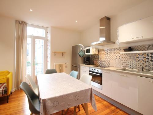 Appartement La Bourboule, 3 pièces, 5 personnes - FR-1-608-96