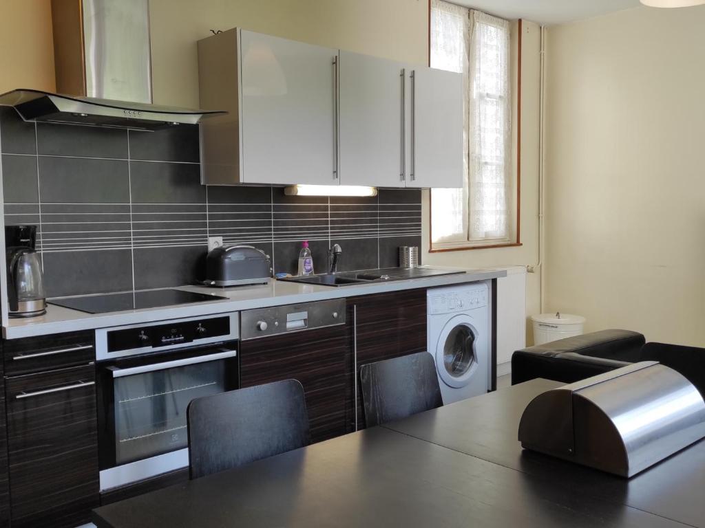 Appartement La Bourboule, 3 pièces, 6 personnes - FR-1-667-2 53 Quai Gambetta, 63150 La Bourboule