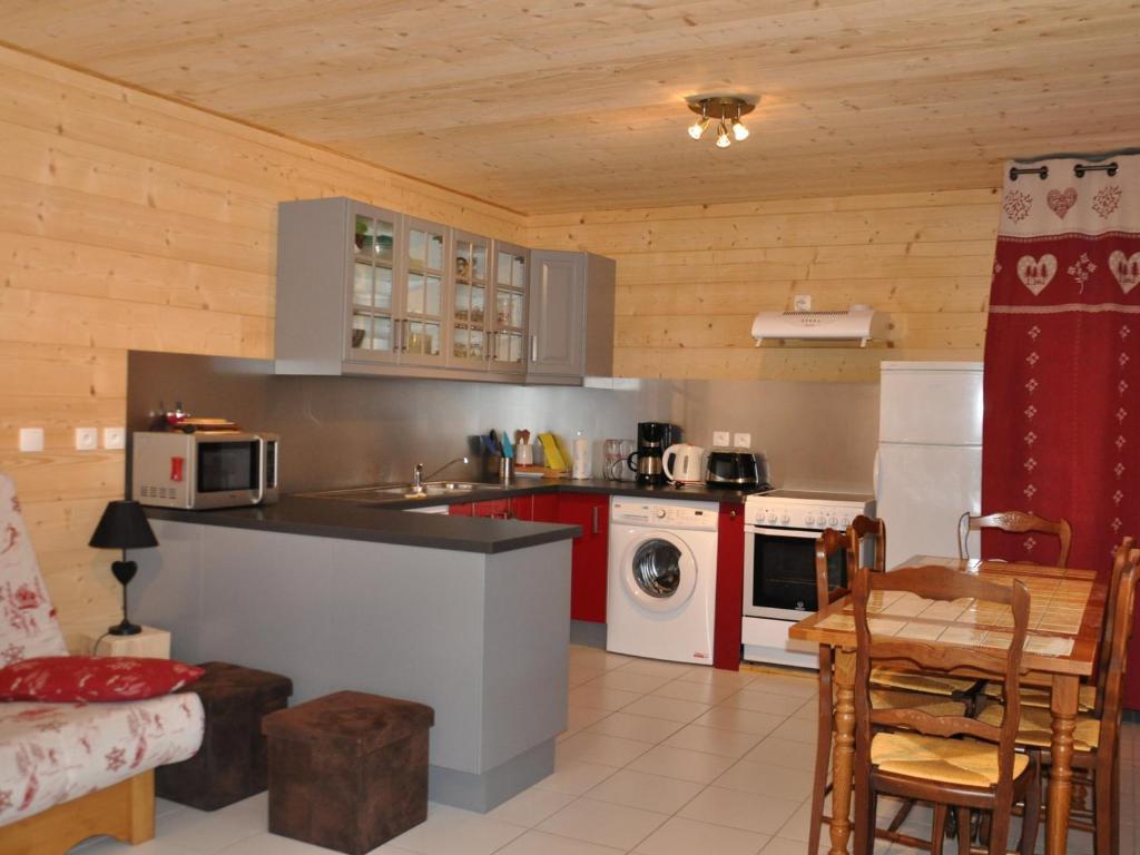 Appartement Appartement La Chapelle-d'Abondance, 3 pièces, 6 personnes - FR-1-692-56 15 Chemin des Plagnons 74360 La Chapelle-dʼAbondance