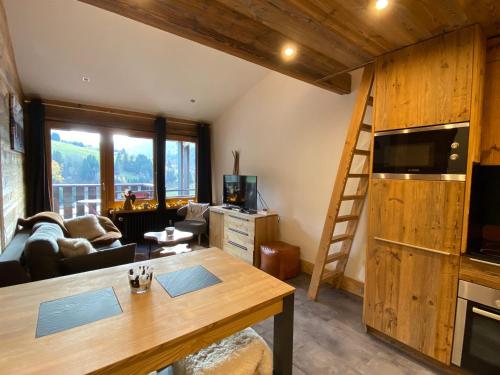Appartement La Clusaz, 2 pièces, 6 personnes - FR-1-437-99