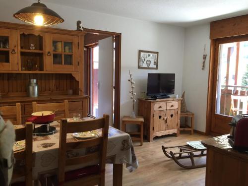 Appartement La Clusaz, 2 pièces, 6 personnes - FR-1-459-38