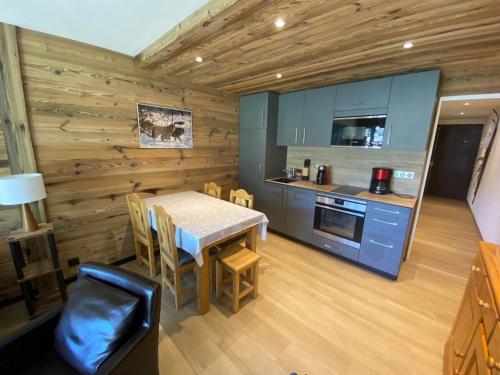 Appartement La Clusaz, 2 pièces, 6 personnes - FR-1-459-76