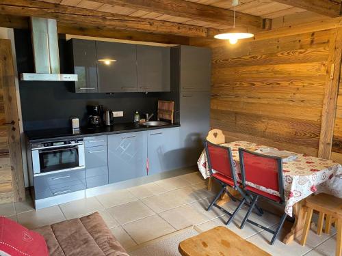 Appartement La Clusaz, 3 pièces, 6 personnes - FR-1-459-28