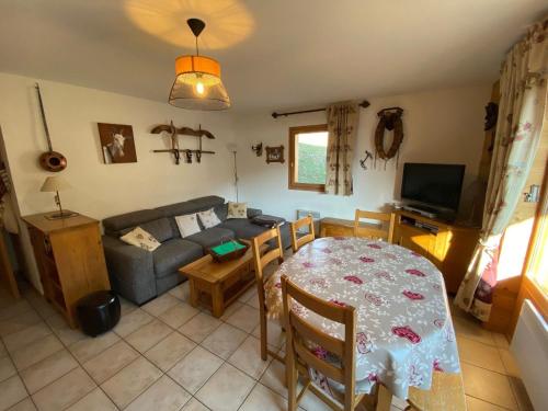 Appartement La Clusaz, 3 pièces, 6 personnes - FR-1-459-90