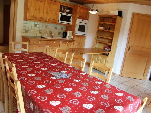 Appartement La Clusaz, 4 pièces, 8 personnes - FR-1-459-10