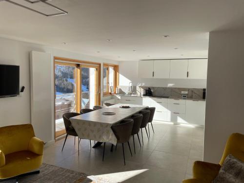 Appartement La Clusaz, 6 pièces, 10 personnes - FR-1-459-171