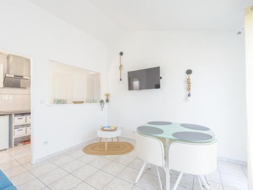 Appartement La Jarne, 2 pièces, 4 personnes - FR-1-535-35