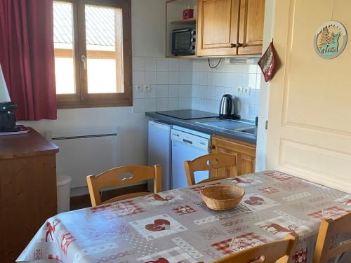Appartement La Joue du Loup, 2 pièces, 4 personnes - FR-1-504-655