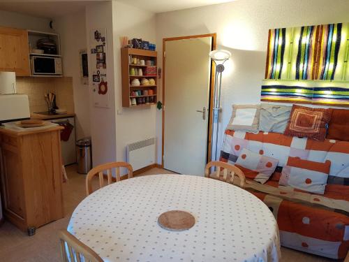 Appartement La Joue du Loup, 3 pièces, 6 personnes - FR-1-504-158