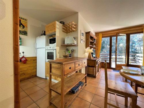 Appartement La Joue du Loup, 4 pièces, 8 personnes - FR-1-651-1